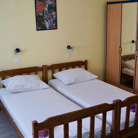 Apartments Niksa Kastelan Омиш Экстерьер фото