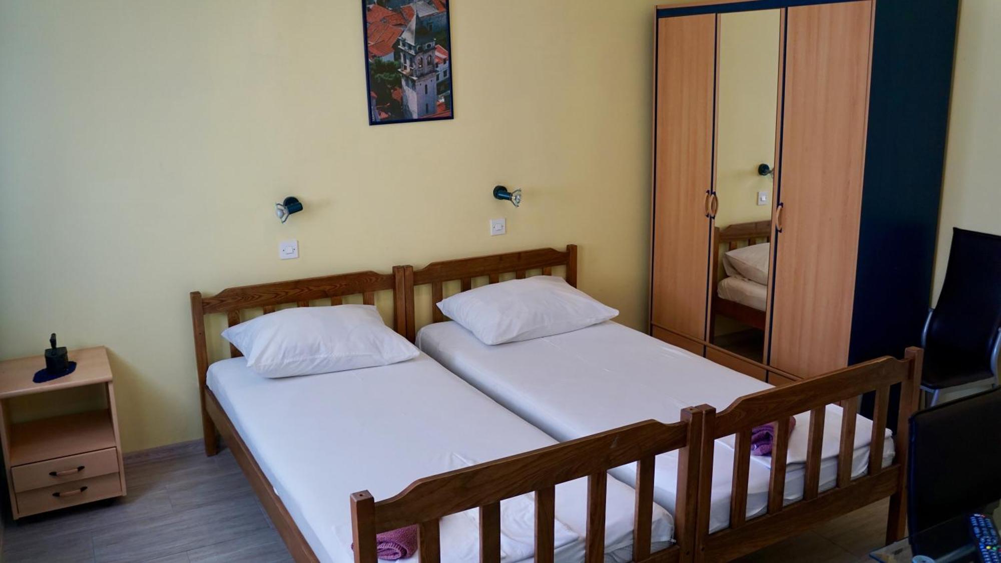 Apartments Niksa Kastelan Омиш Экстерьер фото